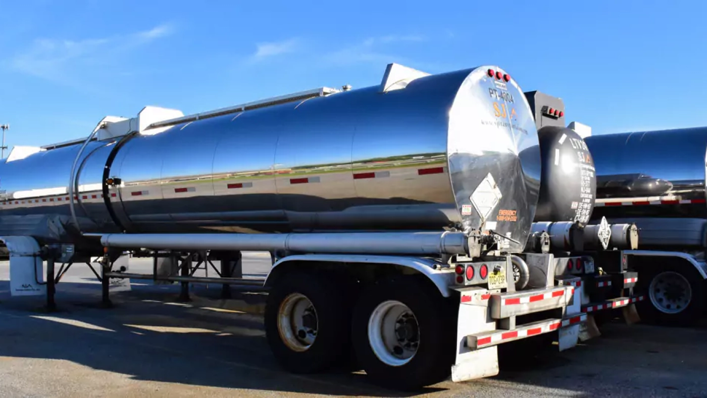 021c0f-dee32bffc5a34905be8a030a51675b6fmv2-685396d891b4f